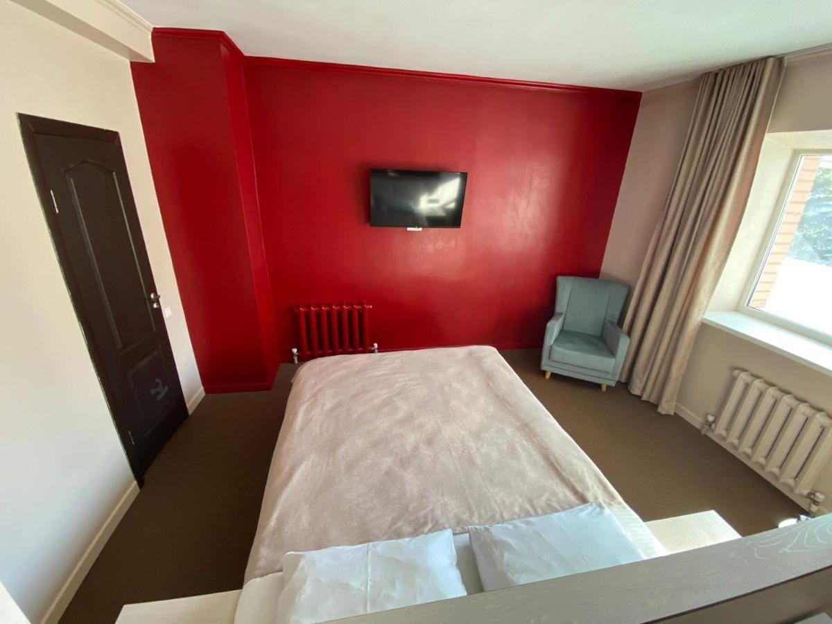 Ulpan Mini Hotel Astana Extérieur photo