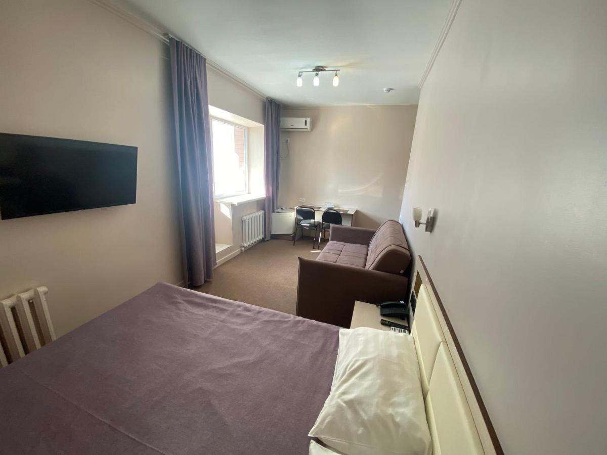 Ulpan Mini Hotel Astana Extérieur photo