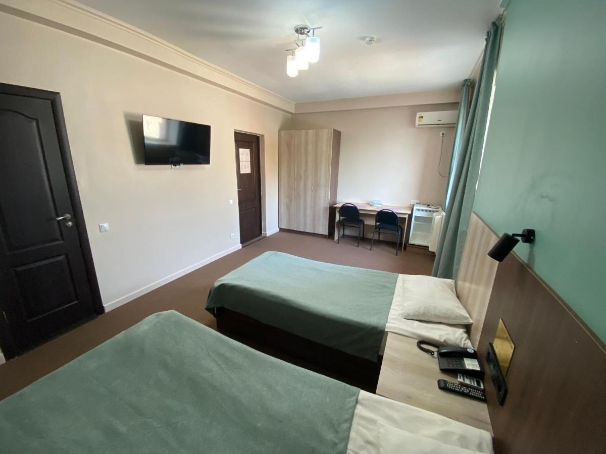 Ulpan Mini Hotel Astana Extérieur photo