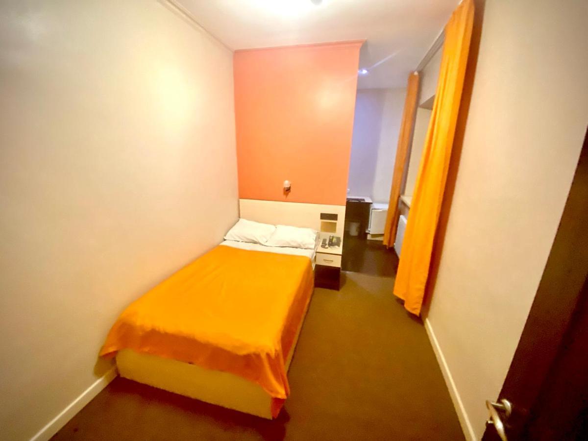 Ulpan Mini Hotel Astana Extérieur photo