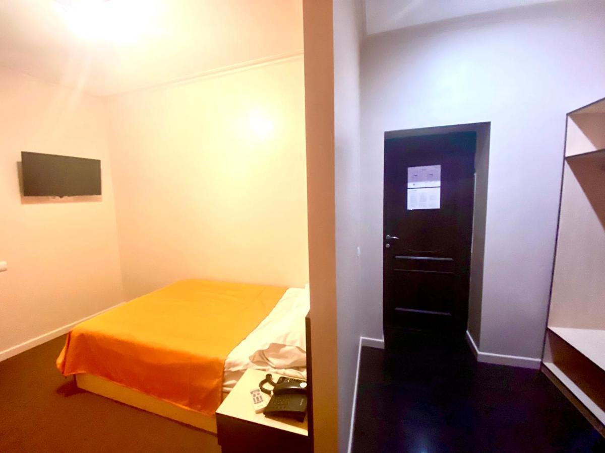 Ulpan Mini Hotel Astana Extérieur photo