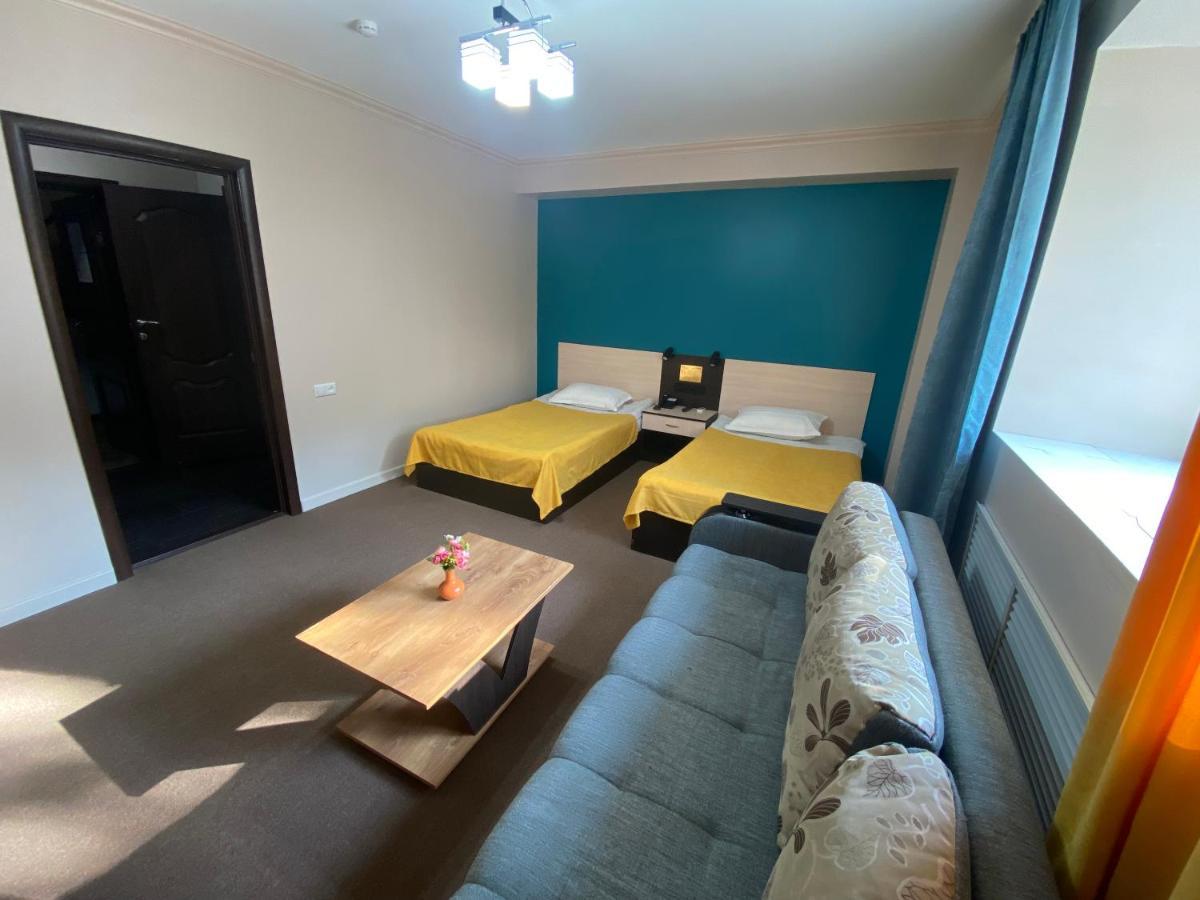Ulpan Mini Hotel Astana Extérieur photo