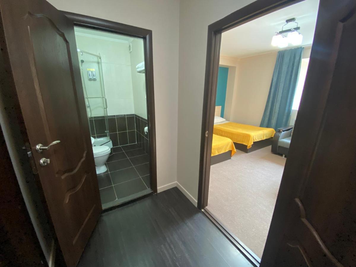 Ulpan Mini Hotel Astana Extérieur photo