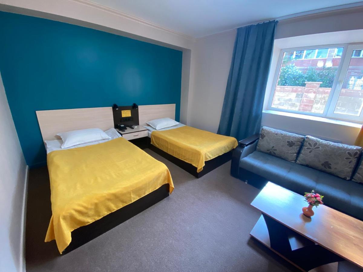 Ulpan Mini Hotel Astana Extérieur photo