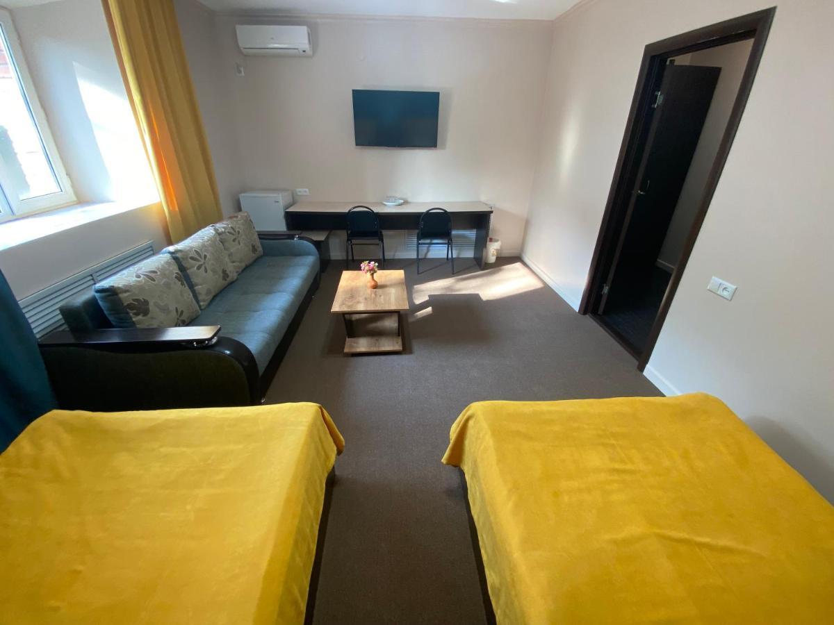 Ulpan Mini Hotel Astana Extérieur photo