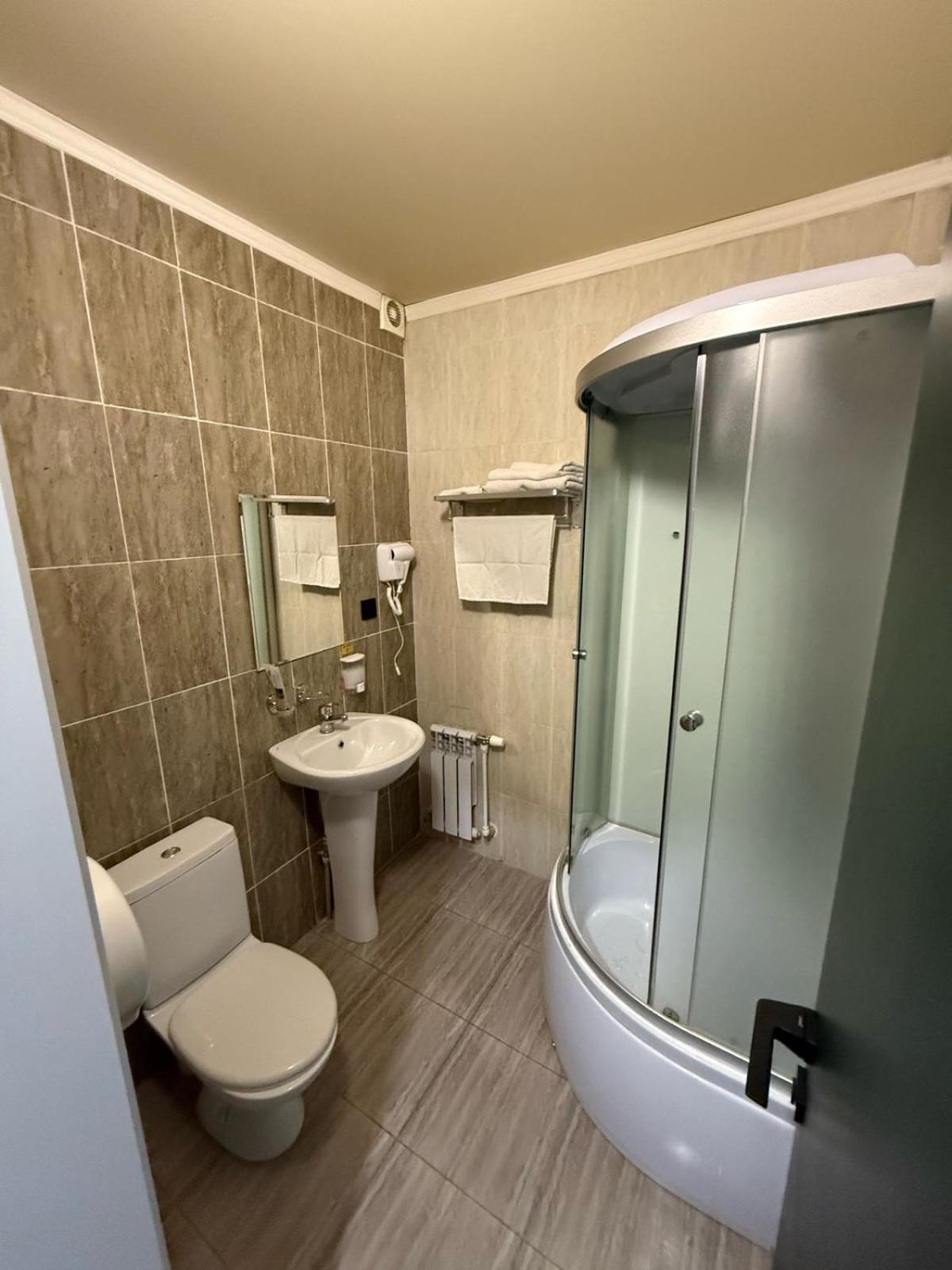Ulpan Mini Hotel Astana Extérieur photo