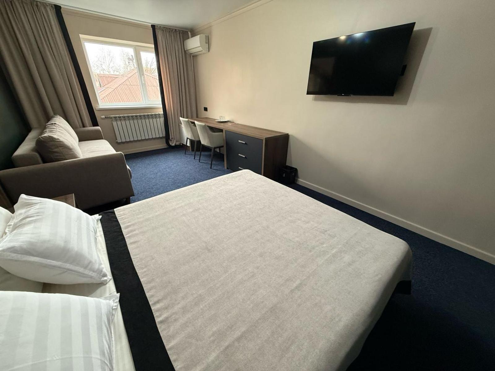 Ulpan Mini Hotel Astana Extérieur photo