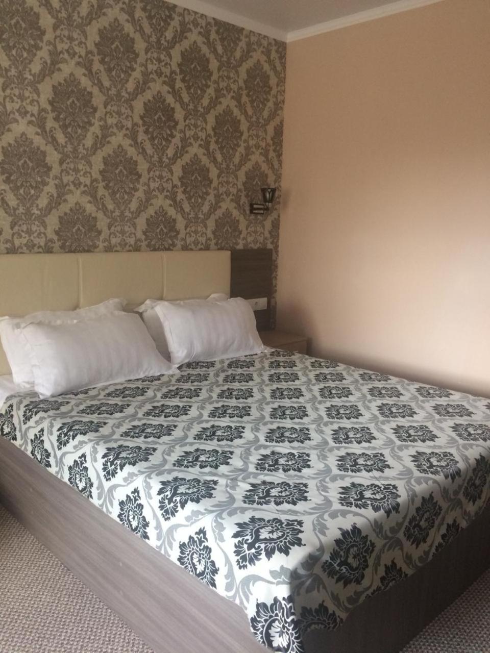 Ulpan Mini Hotel Astana Extérieur photo